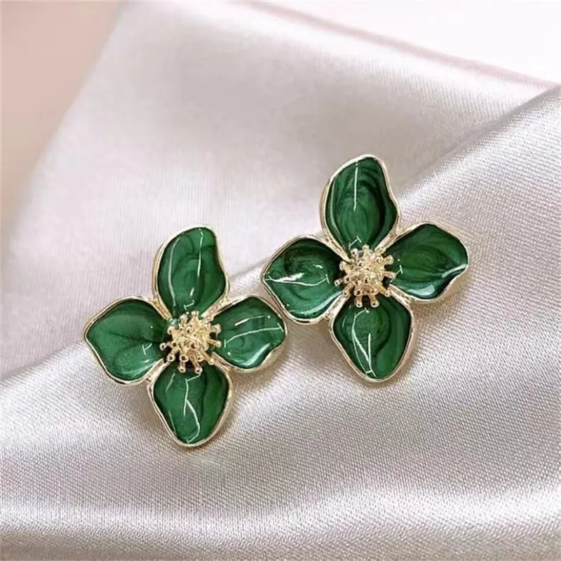 Stylish Vintage Flower Stud Earrings Premium Vintage Gold Plated Stainless Steel for Women Wedding Party Gifts