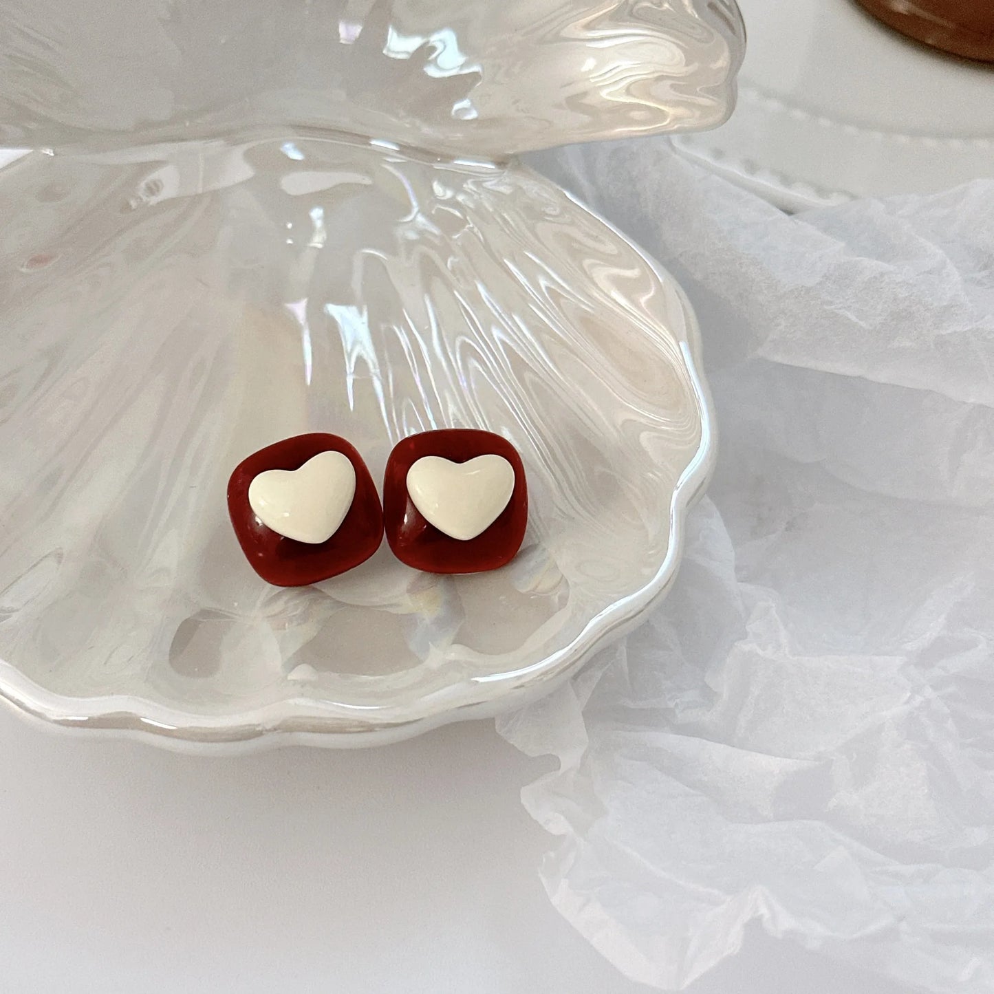 2025 High-End Pearl Wine Red Ear Clip Earrings – French Retro Niche Socialite Jewelry Set for Women