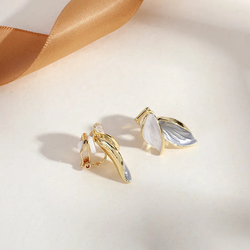 2025 High-End Pearl Wine Red Ear Clip Earrings – French Retro Niche Socialite Jewelry Set for Women