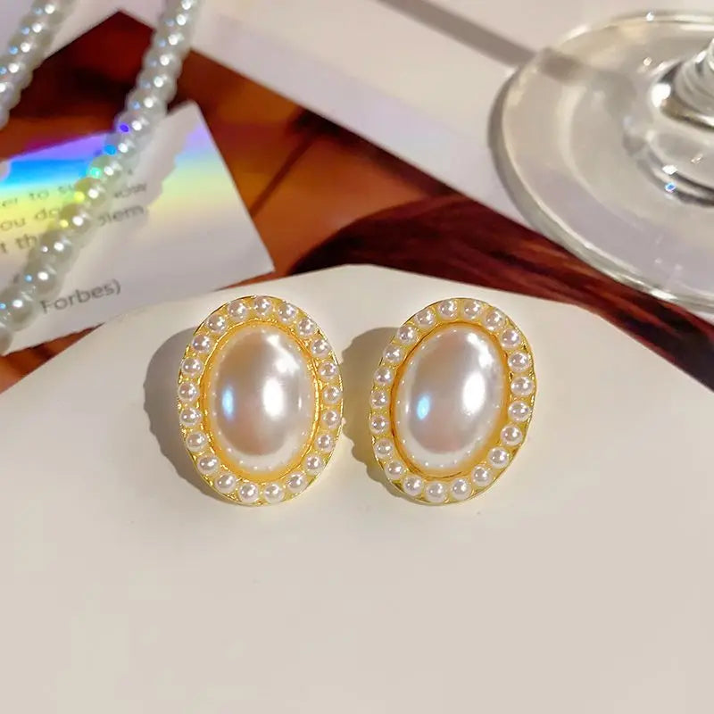 2025 High-End Pearl Wine Red Ear Clip Earrings – French Retro Niche Socialite Jewelry Set for Women