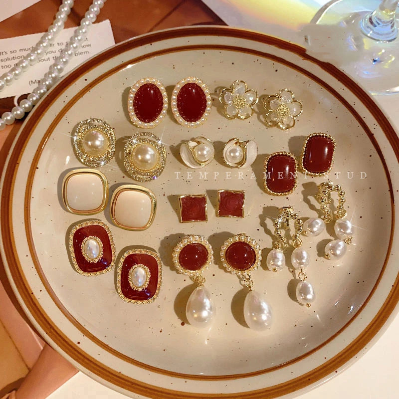 2025 High-End Pearl Wine Red Ear Clip Earrings – French Retro Niche Socialite Jewelry Set for Women
