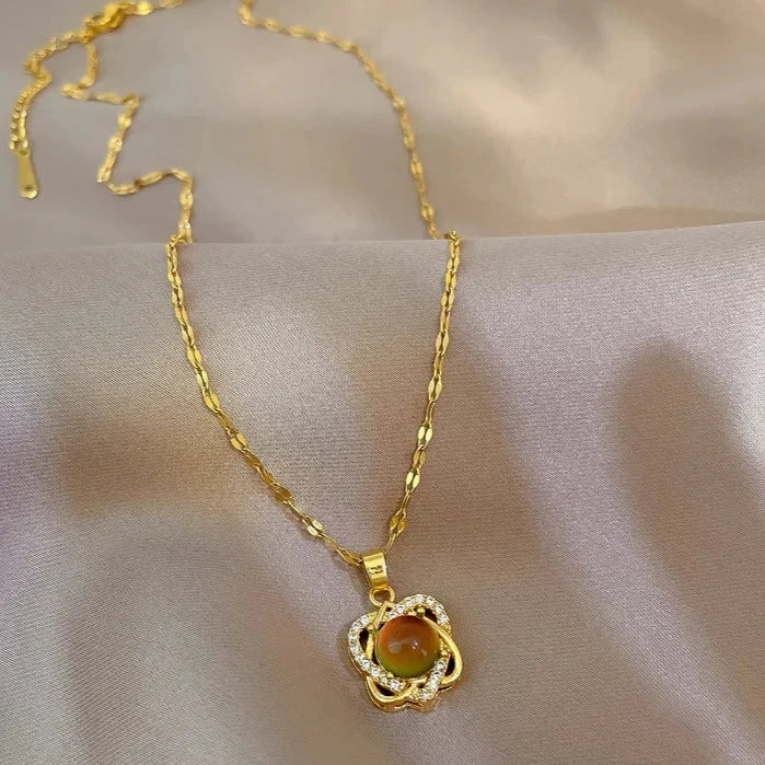 Heart Mood Necklace – Color Changing Temperature-Sensing Crystal Pendant