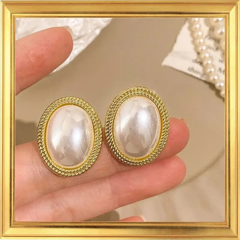 2025 High-End Pearl Wine Red Ear Clip Earrings – French Retro Niche Socialite Jewelry Set for Women