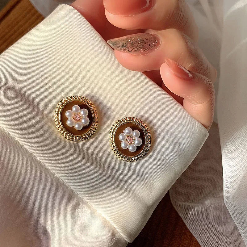 2025 High-End Pearl Wine Red Ear Clip Earrings – French Retro Niche Socialite Jewelry Set for Women