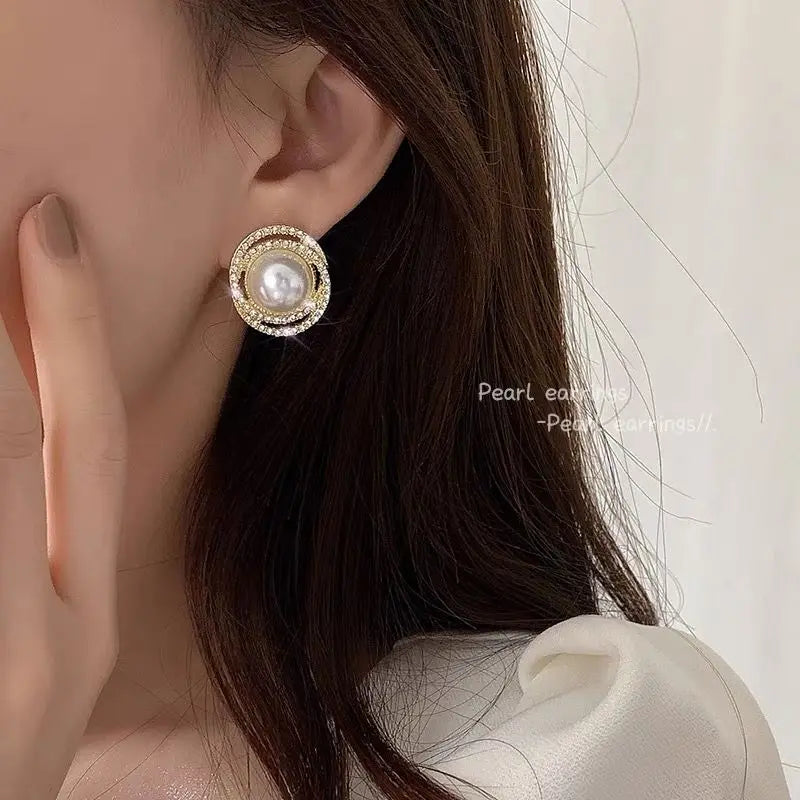 2025 High-End Pearl Wine Red Ear Clip Earrings – French Retro Niche Socialite Jewelry Set for Women