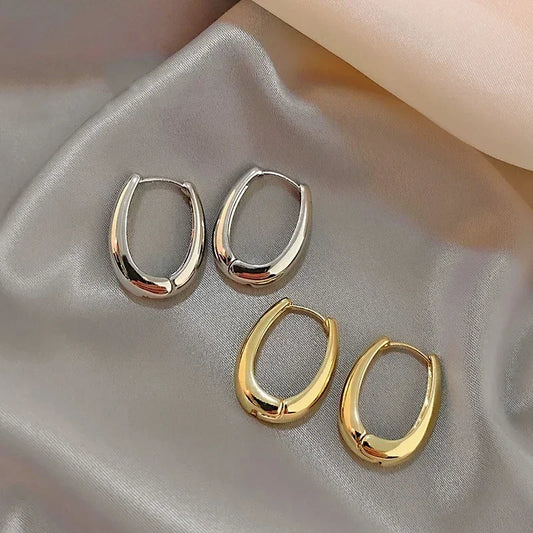Simple & Fashionable U-Shaped Earrings – Elegant Everyday Jewelry for Women