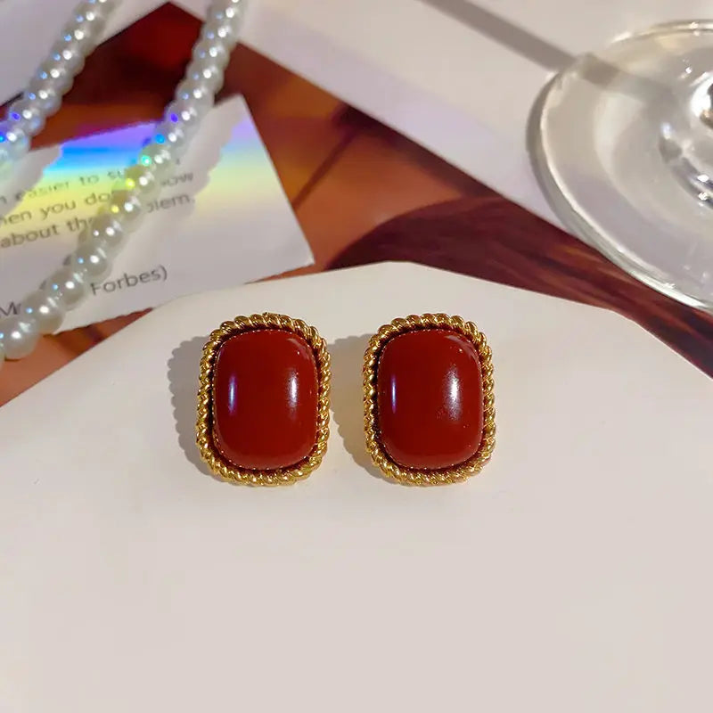 2025 High-End Pearl Wine Red Ear Clip Earrings – French Retro Niche Socialite Jewelry Set for Women
