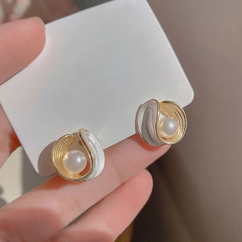 New Irregular Mussel Stud Earrings – Unique Floral, Leaf, Pearl & Heart Designs for Women