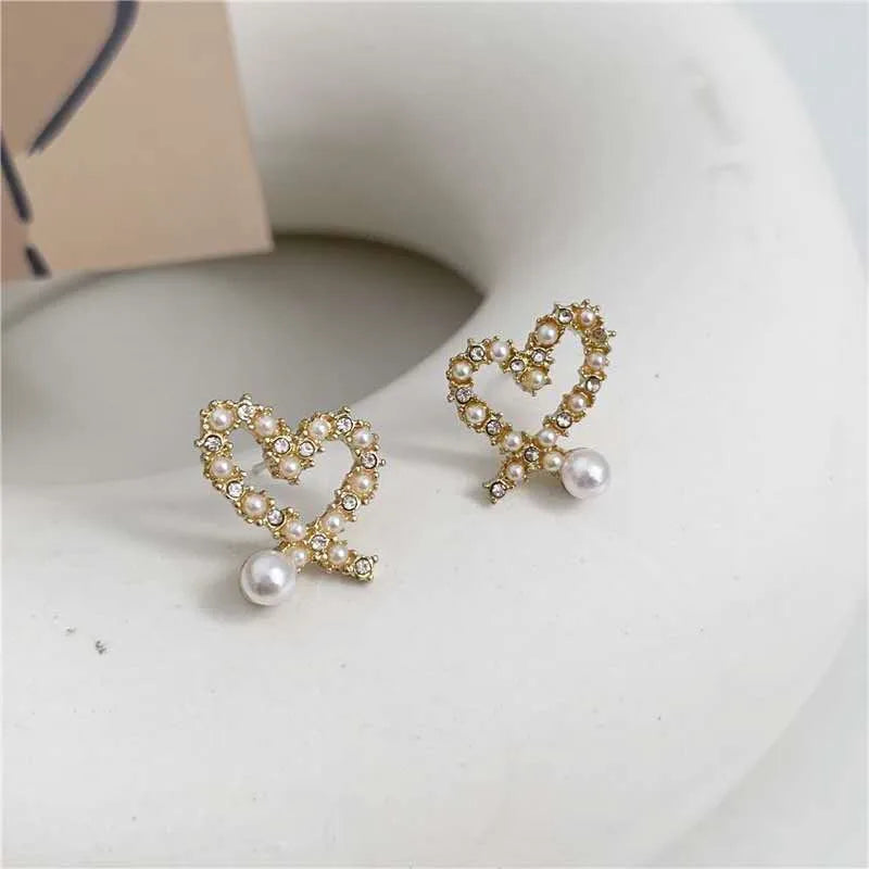 New Irregular Mussel Stud Earrings – Unique Floral, Leaf, Pearl & Heart Designs for Women