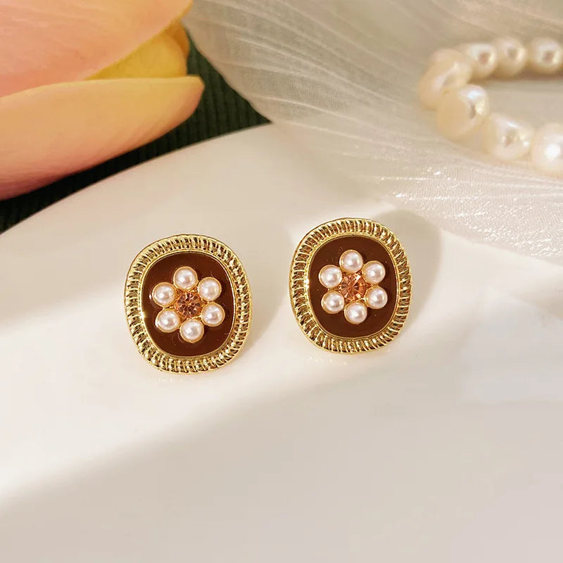 Vintage Personality Ear Clip Without Ear Piercings Advanced Sense Simple Earrings Fashion Temperament Pearl Ear Hanging Girl