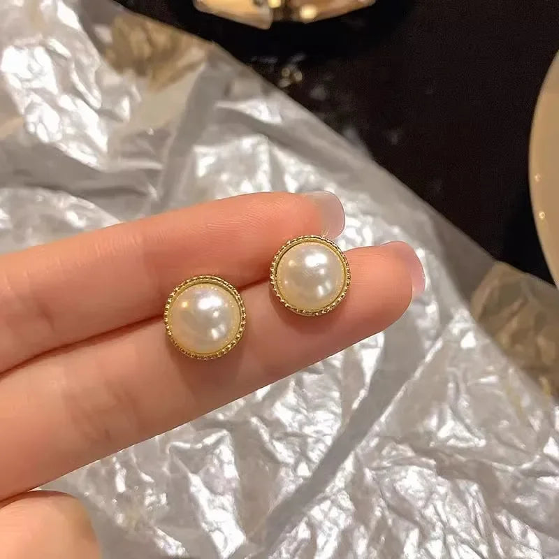 2025 High-End Pearl Wine Red Ear Clip Earrings – French Retro Niche Socialite Jewelry Set for Women