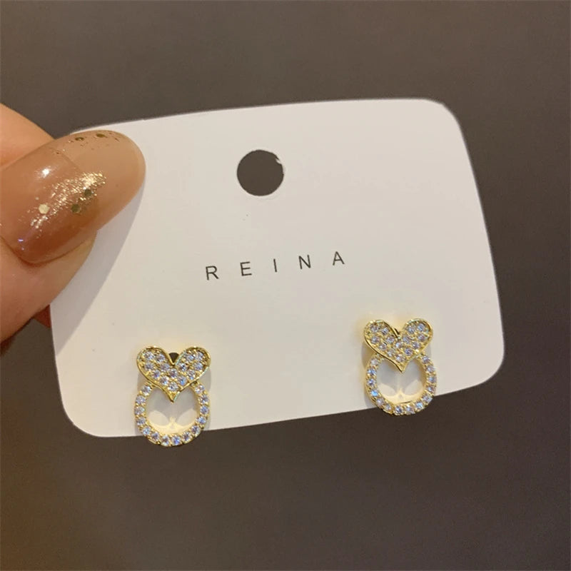 New Irregular Mussel Stud Earrings – Unique Floral, Leaf, Pearl & Heart Designs for Women