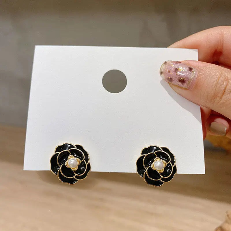 New Irregular Mussel Stud Earrings – Unique Floral, Leaf, Pearl & Heart Designs for Women