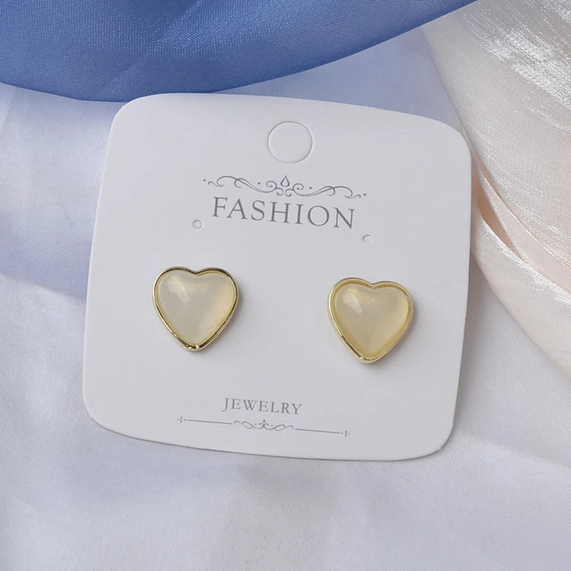 New Irregular Mussel Stud Earrings – Unique Floral, Leaf, Pearl & Heart Designs for Women