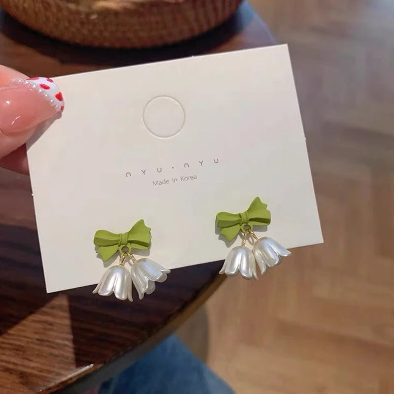 New Irregular Mussel Stud Earrings – Unique Floral, Leaf, Pearl & Heart Designs for Women