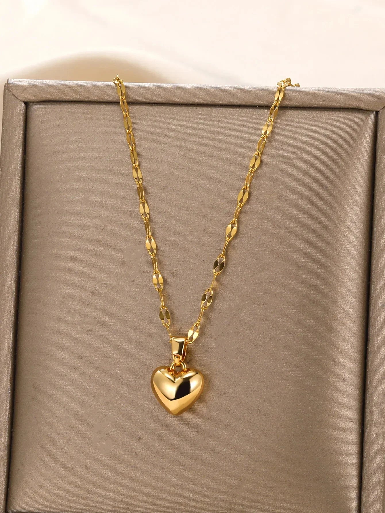Women Love Heart Necklace – New Trendy Lip Chain Simple Pendant Jewelry Gift