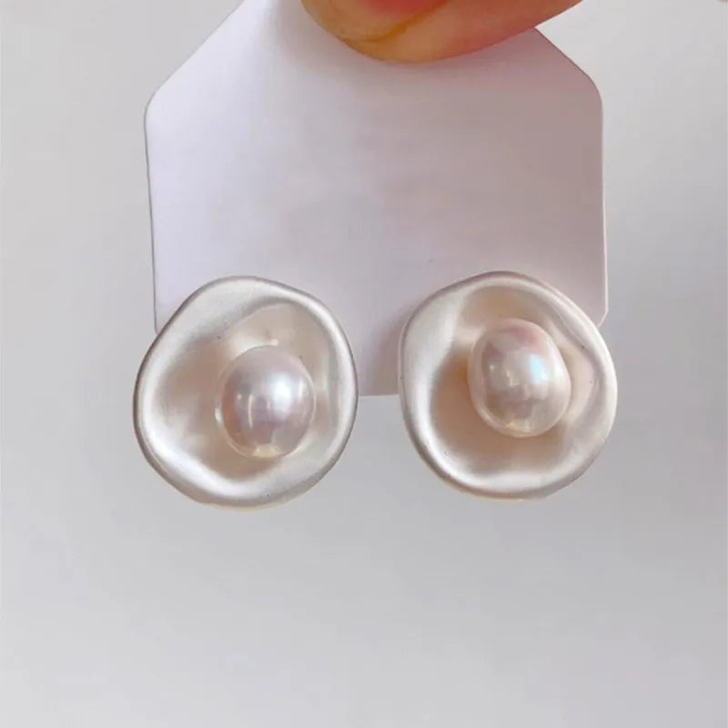 Zircon Round Pearl Irregular Stud Earrings – Elegant Simplicity with a Unique Twist