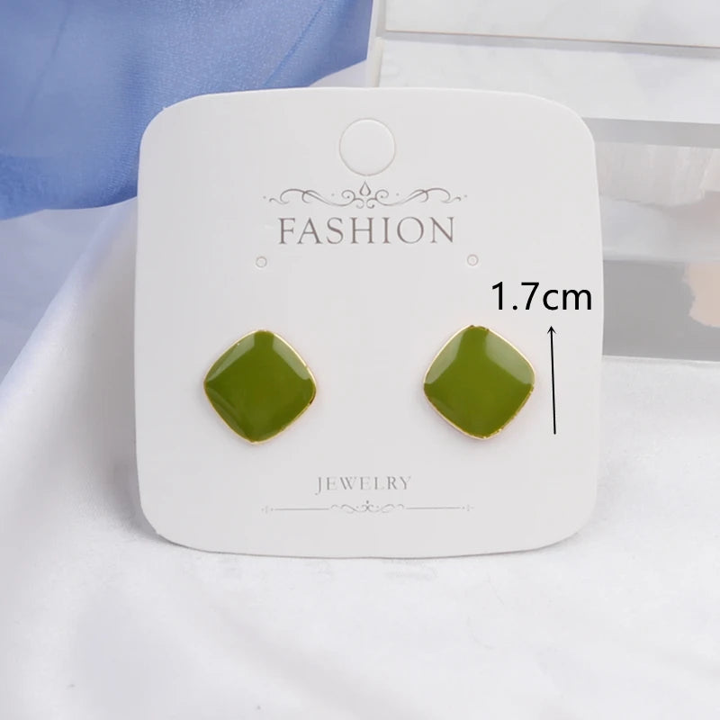 New Irregular Mussel Stud Earrings – Unique Floral, Leaf, Pearl & Heart Designs for Women