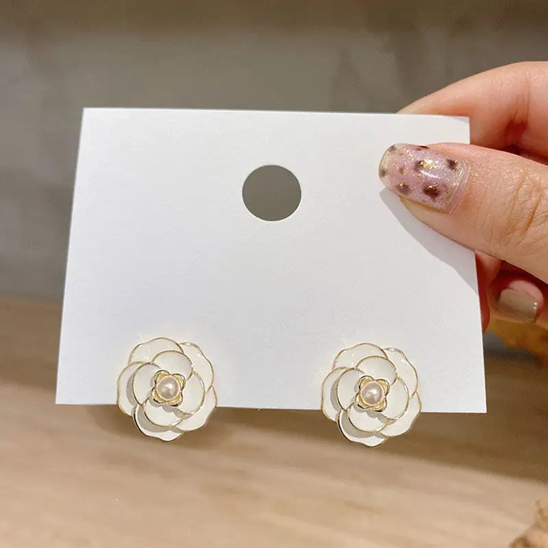 New Irregular Mussel Stud Earrings – Unique Floral, Leaf, Pearl & Heart Designs for Women