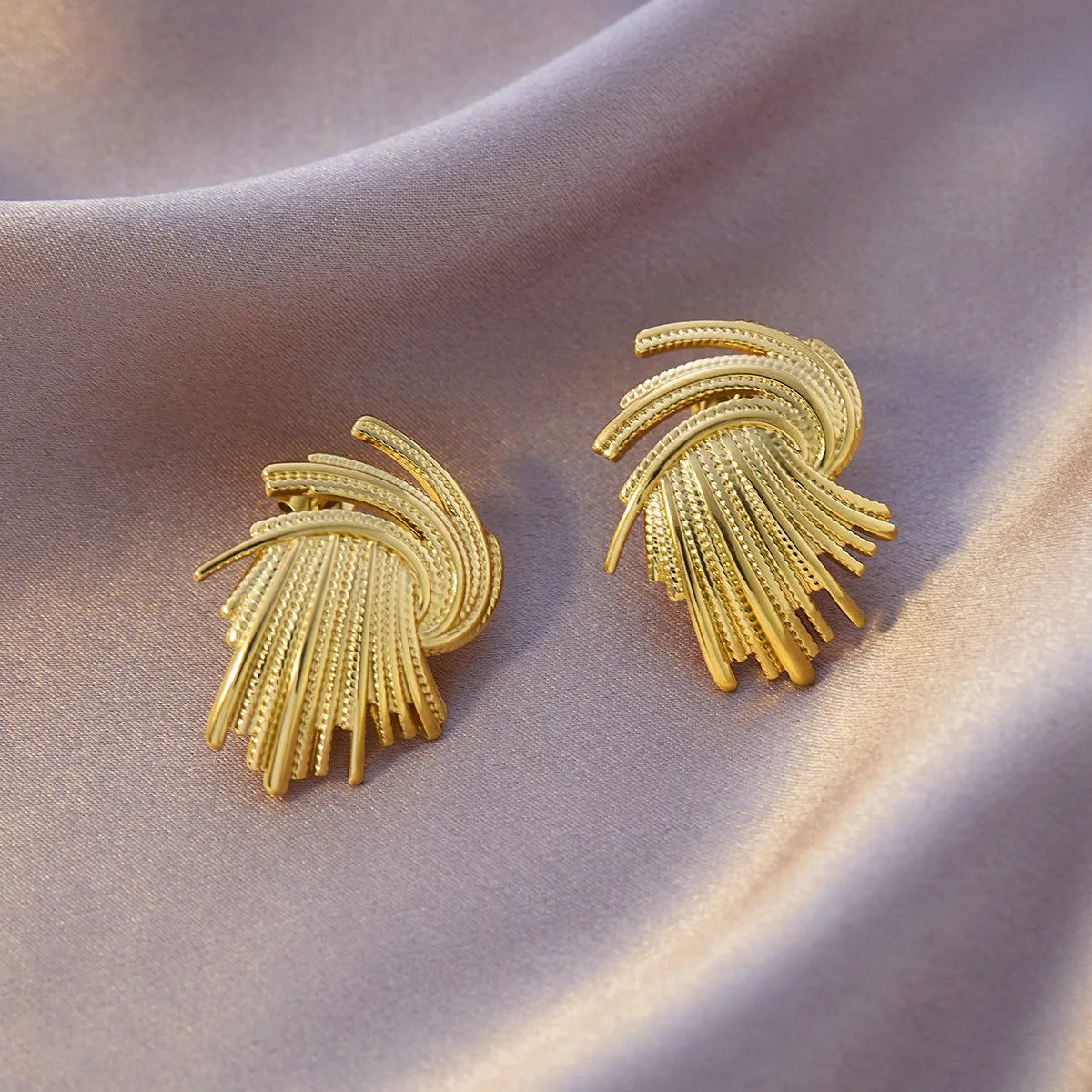 Weaving Wing Stud