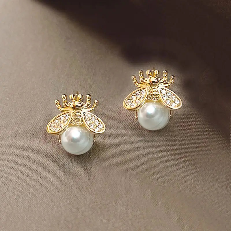 2025 New Minimalist Small Pearl Earrings – Elegant & Stylish