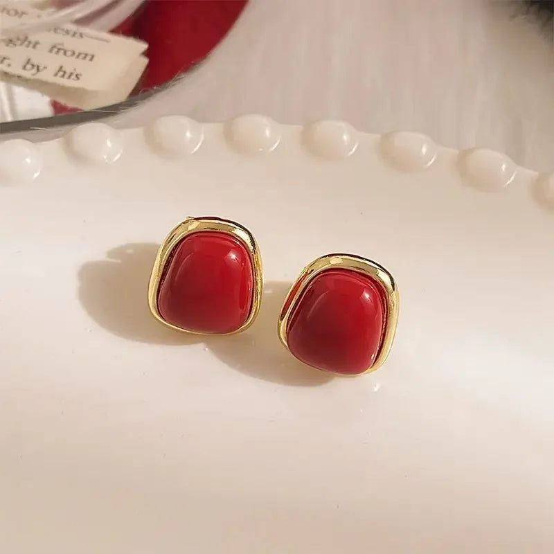 2025 High-End Pearl Wine Red Ear Clip Earrings – French Retro Niche Socialite Jewelry Set for Women