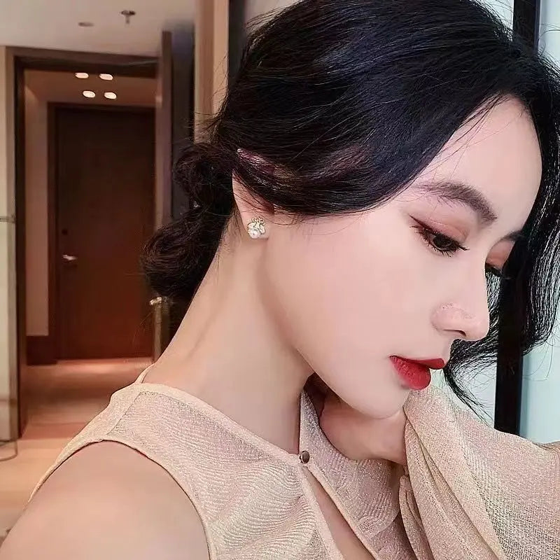 2025 New Minimalist Small Pearl Earrings – Elegant & Stylish
