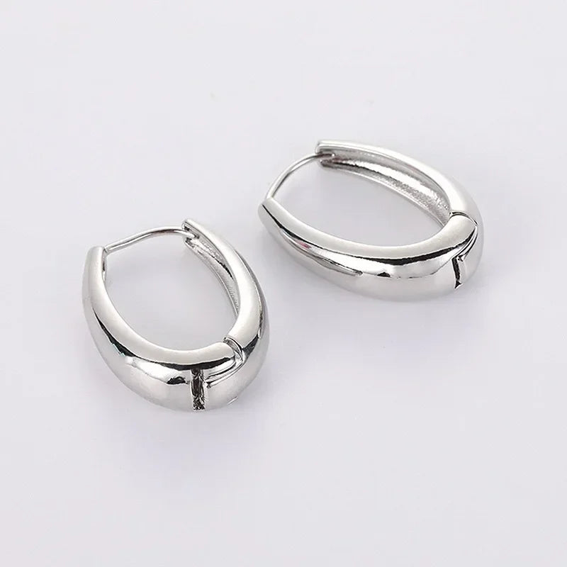 Simple & Fashionable U-Shaped Earrings – Elegant Everyday Jewelry for Women