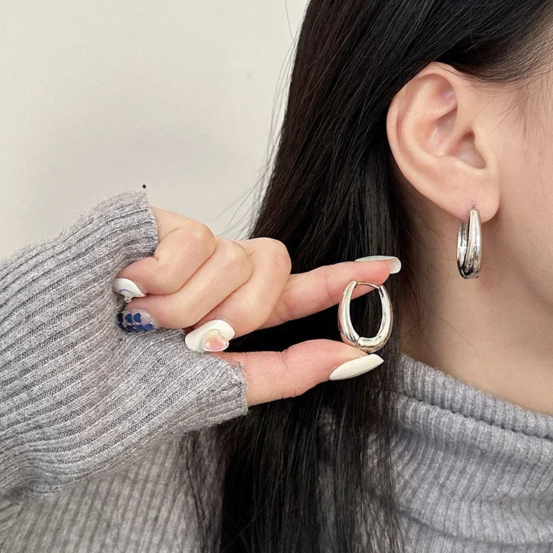 Simple & Fashionable U-Shaped Earrings – Elegant Everyday Jewelry for Women
