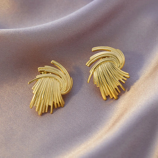 Weaving Wing Stud